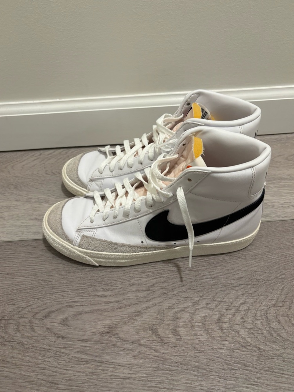 Nike Blazer Mid '77 Vintage White Black CZ1055-100 Women’s Size 10. Pre Loved